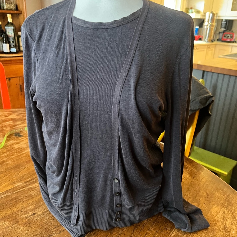 Women's gray sweater set. Giordano